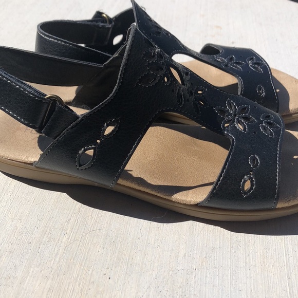 Practically new sandals - Picture 2 of 8